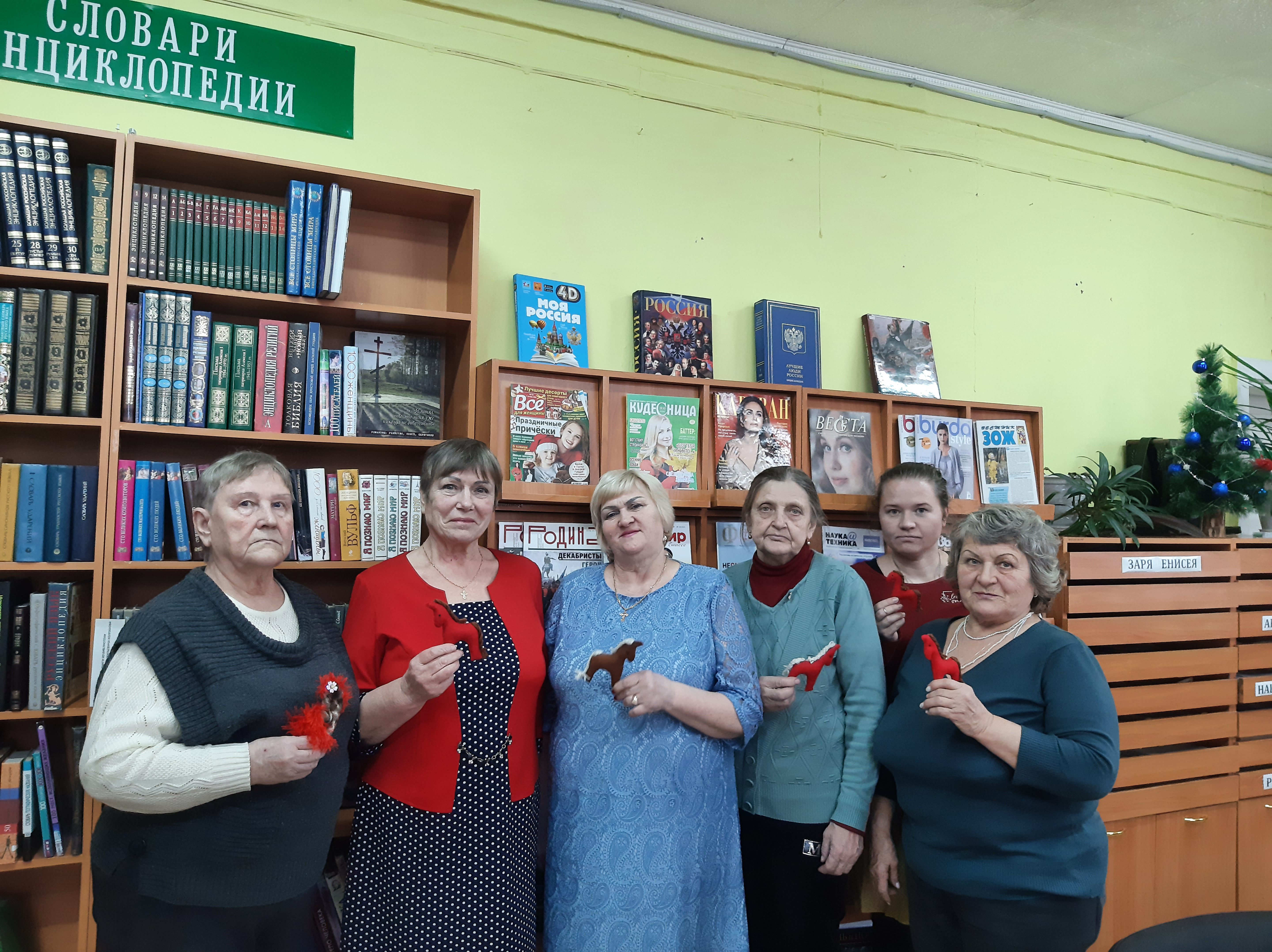 В Новоенисейской взрослой библиотеке прошел итоговый мастер‑класс года в рамках творческой мастерской «33 идеи»