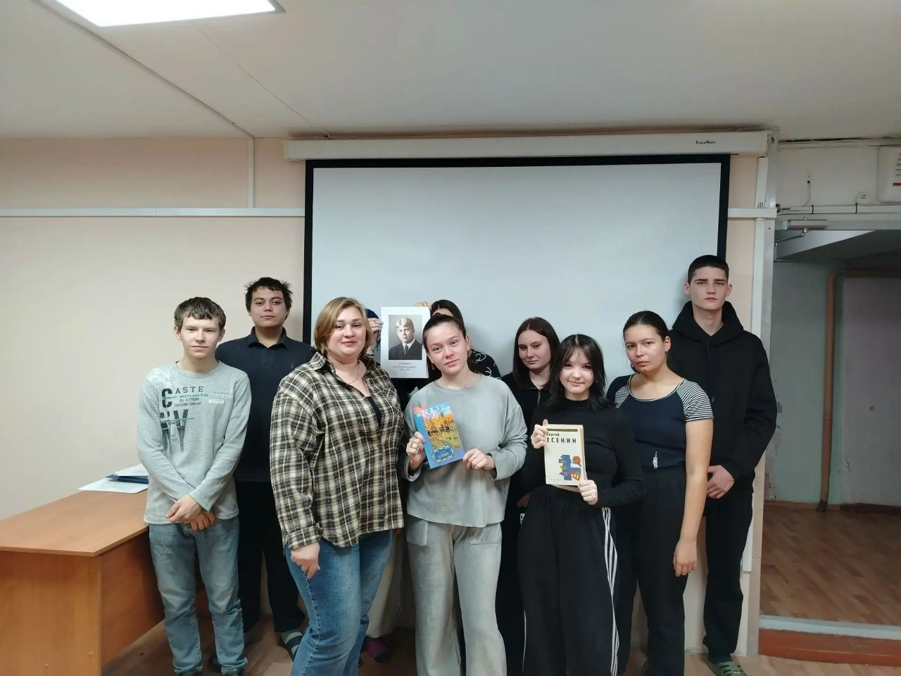 «Посвящение Сергею Есенину»: поэтическая встреча в клубе «ЧитариУм»